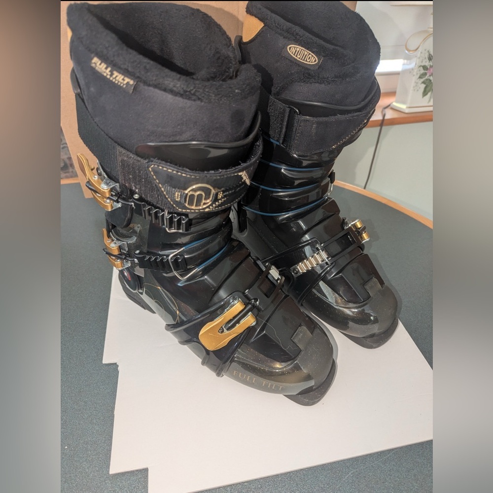 Mary Jane Full Tilt Women’s Ski Boots Italy Insole Size 275 Flex 4